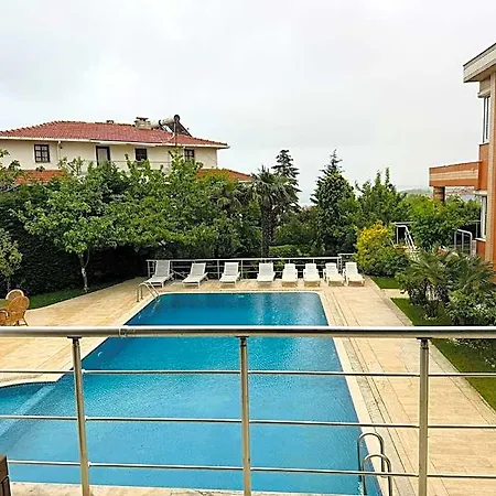 Hotel Treekos Airport 4*