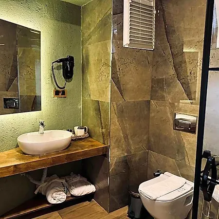 Treekos Airport Hotel