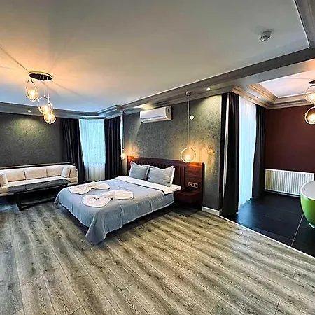 Treekos Airport Ξενοδοχείο 4*